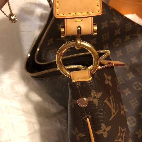 Louis Vuitton - Picture 8 of 9